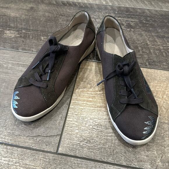 Dansko Olisa Printed Canvas Sneaker Dark Brown Silver Size 8.5-9 - Picture 2 of 11